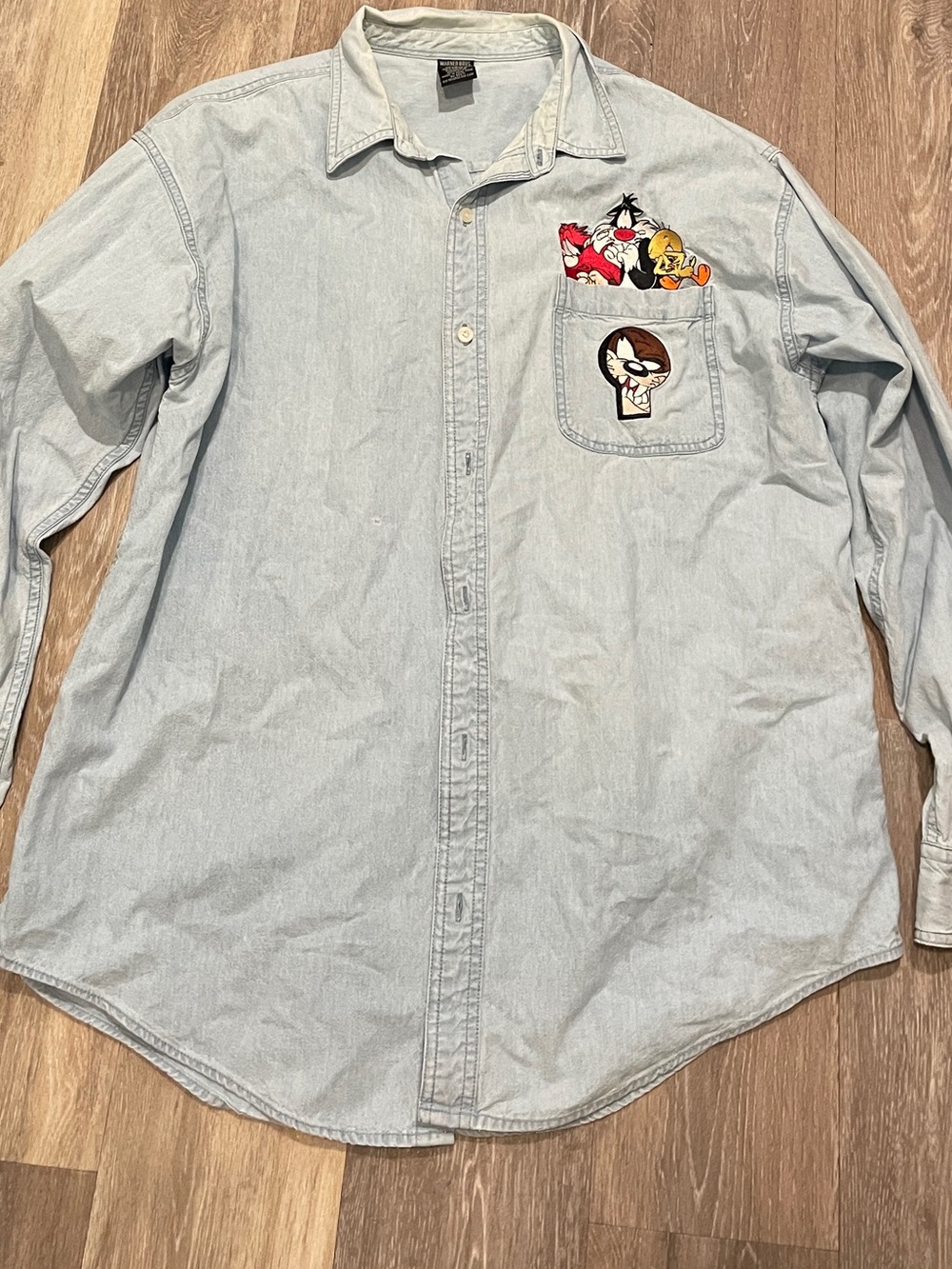vintage 1990s Warner Bros. Looney Tunes denim button-up shirt Size L
